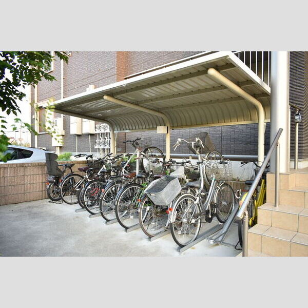 現地周辺 (駐輪場)