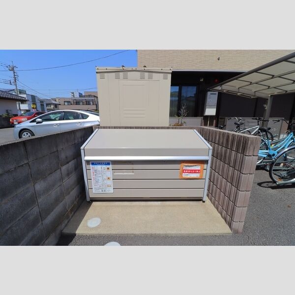 現地周辺 (ゴミストッカー)