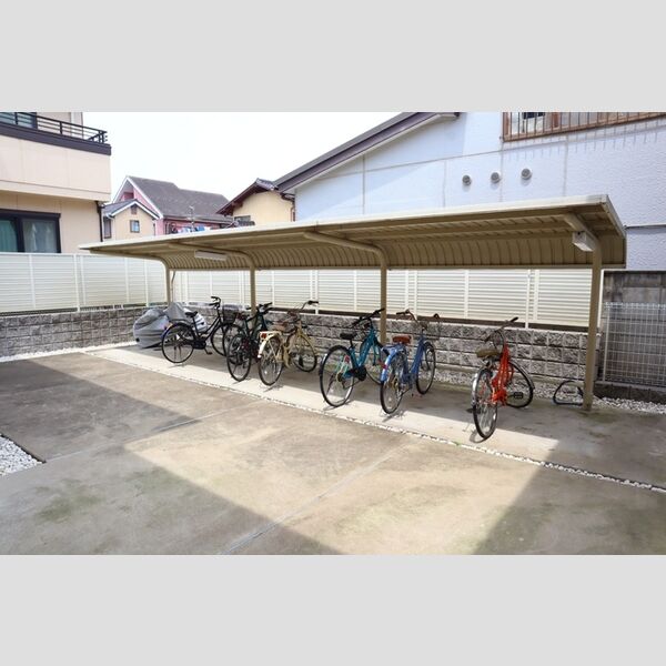 現地周辺 (駐輪場)