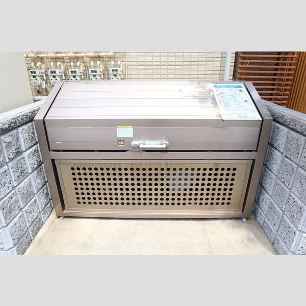 現地周辺 (ゴミストッカー)