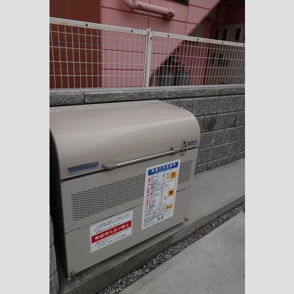 現地周辺 (ゴミ置場)