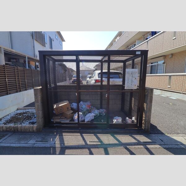現地周辺 (ゴミ置き場)