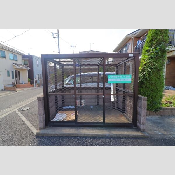 現地周辺 (ゴミストッカー)
