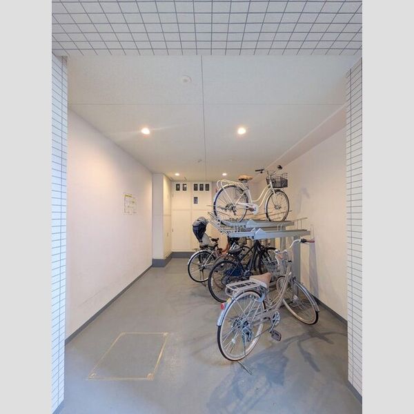 現地周辺 (駐輪場)