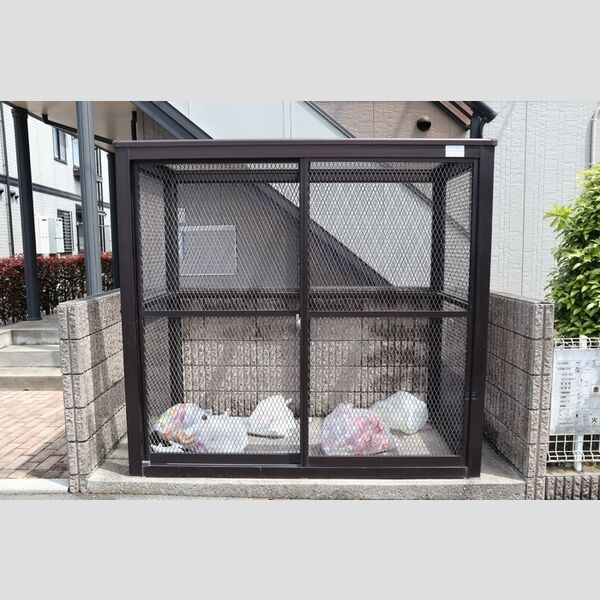現地周辺 (ゴミ置き場)