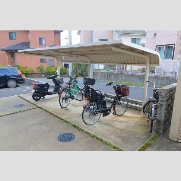 現地周辺 (駐輪場)