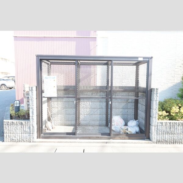 現地周辺 (ゴミ置き場)