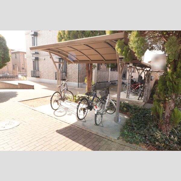 現地周辺 (駐輪場)