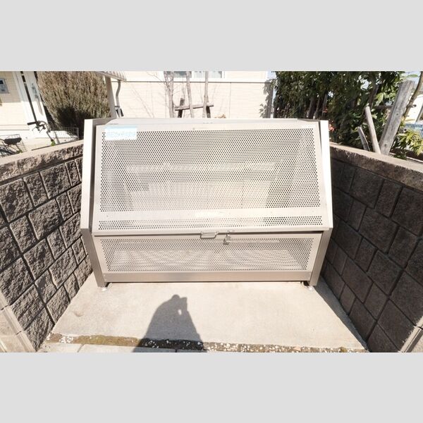 現地周辺 (ゴミ置き場)