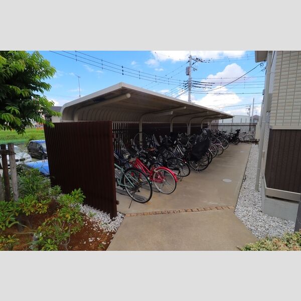 現地周辺 (駐輪場)