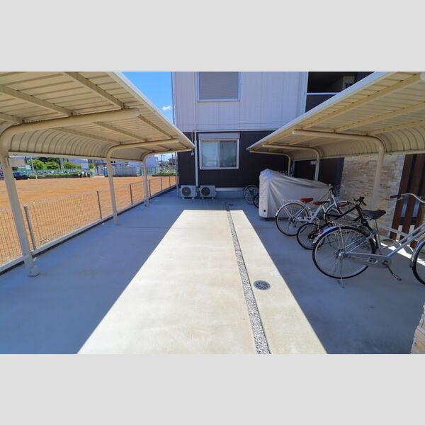 現地周辺 (駐輪場)