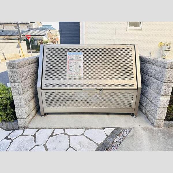 現地周辺 (ゴミストッカー)