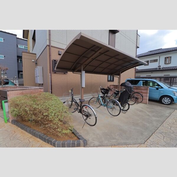 現地周辺 (駐輪場)