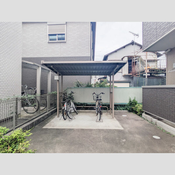 現地周辺 (駐輪場)