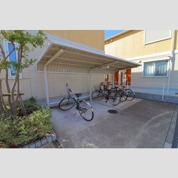 現地周辺 (駐輪場)