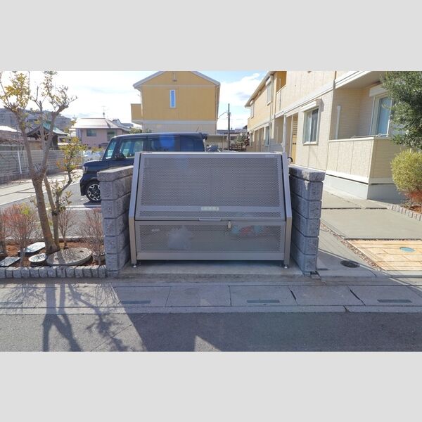 現地周辺 (ゴミストッカー)