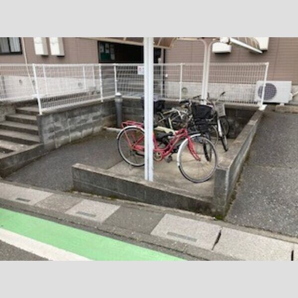 現地周辺 (駐輪場)
