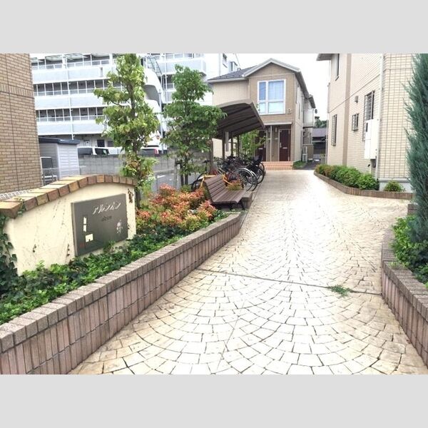エントランス (エントランス)