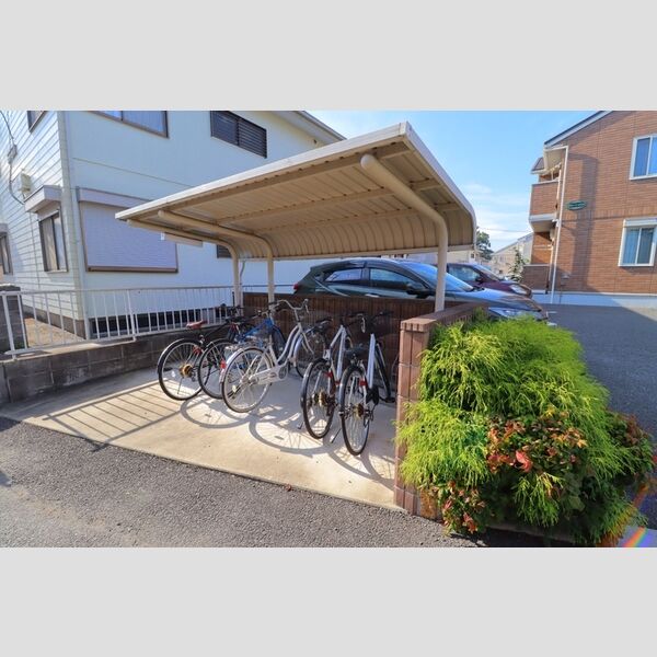 現地周辺 (駐輪場)