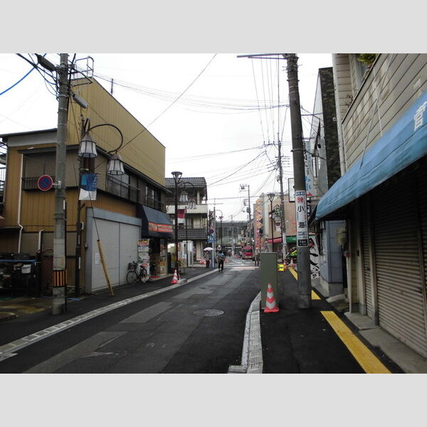 現地周辺 (商店街)