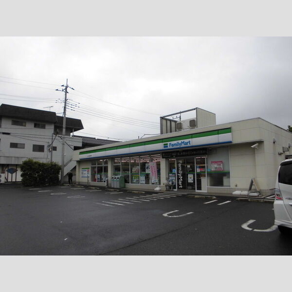 現地周辺 (コンビニ)