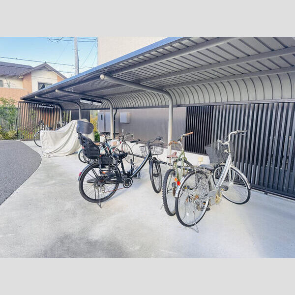 現地周辺 (駐輪場)