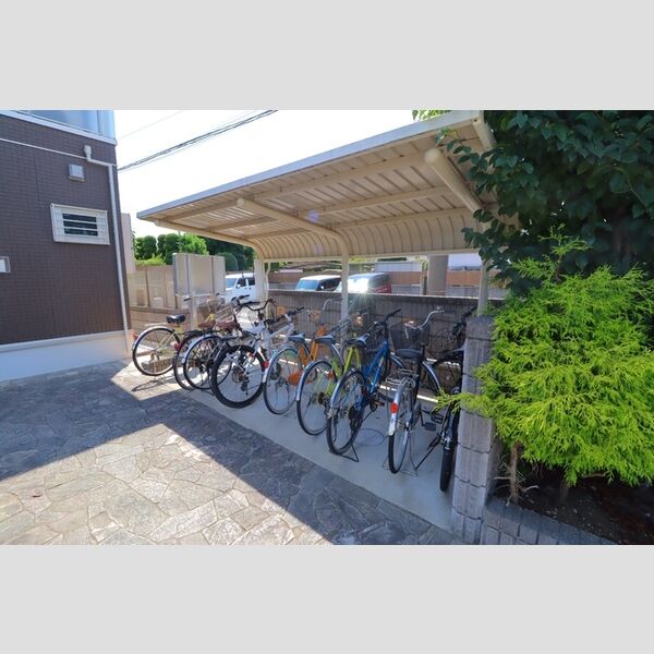 現地周辺 (駐輪場)