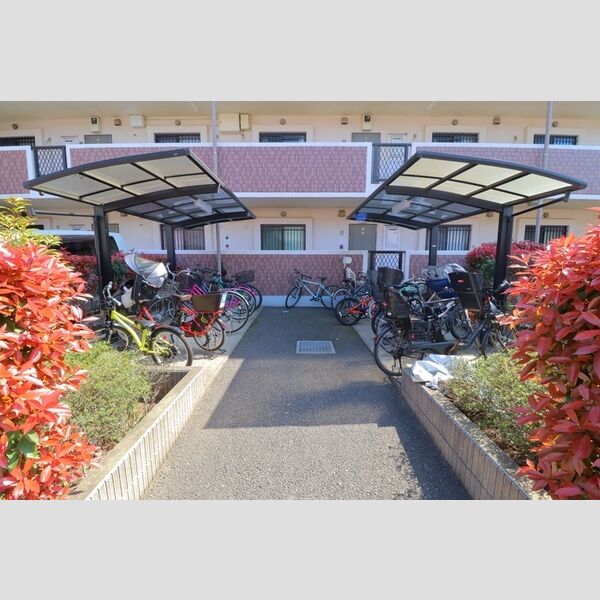 現地周辺 (駐輪場)