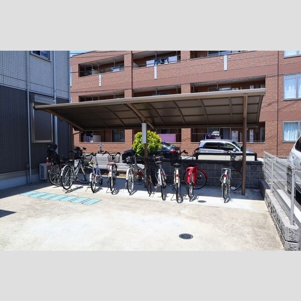 現地周辺 (駐輪場)