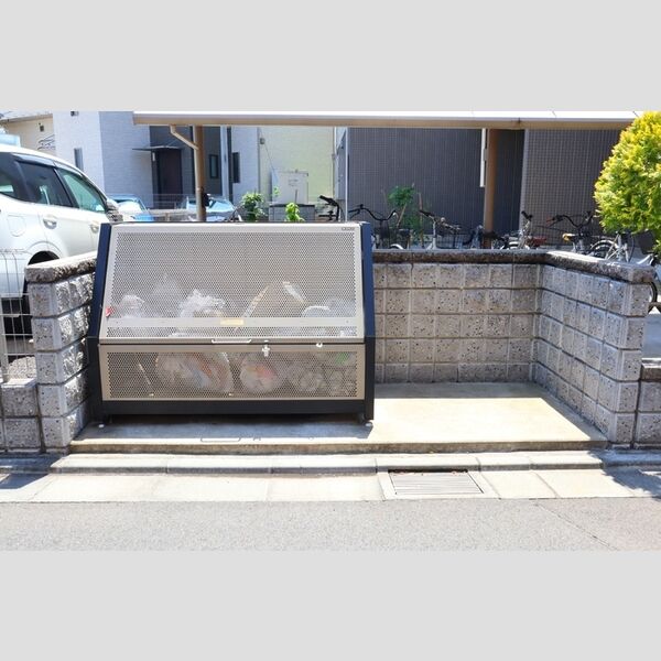 現地周辺 (ゴミストッカー)