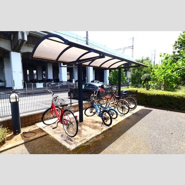 現地周辺 (駐輪場)