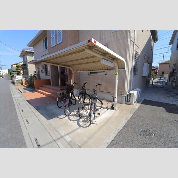 現地周辺 (駐輪場)