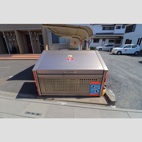 現地周辺 (ゴミストッカー)