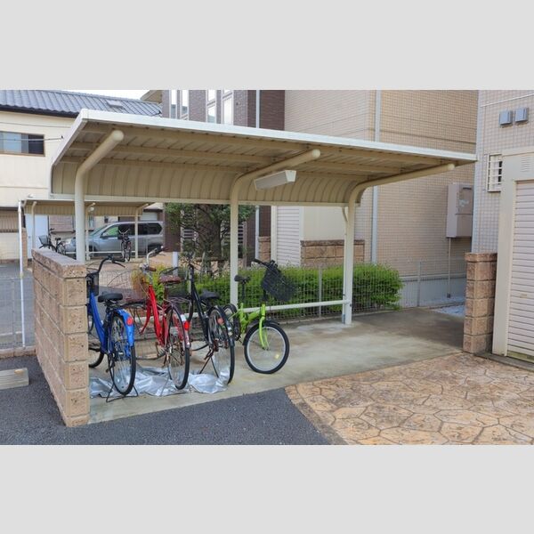 現地周辺 (駐輪場)