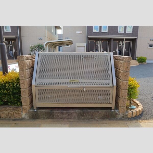 現地周辺 (ゴミストッカー)