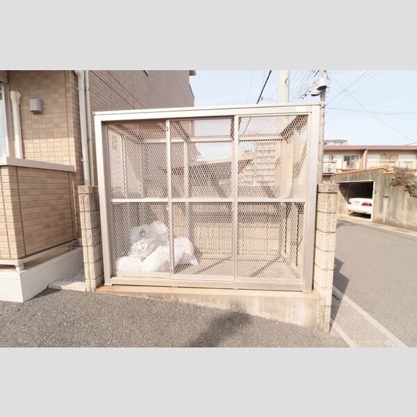 現地周辺 (ゴミ置き場)