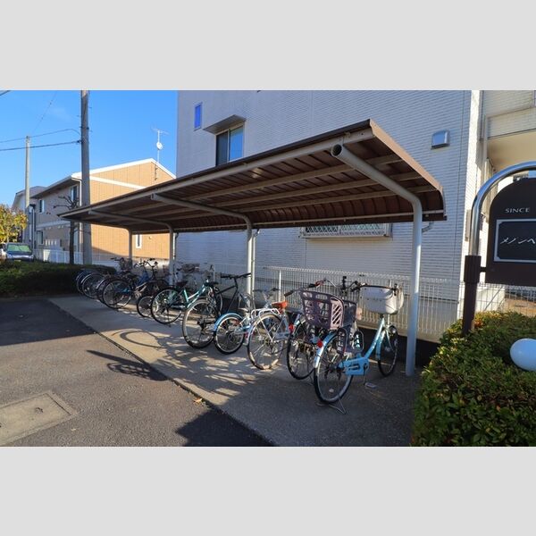 現地周辺 (駐輪場)