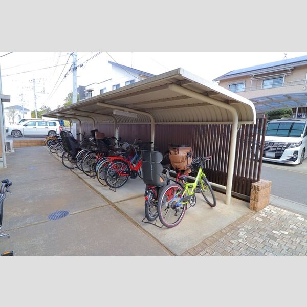 現地周辺 (駐輪場)