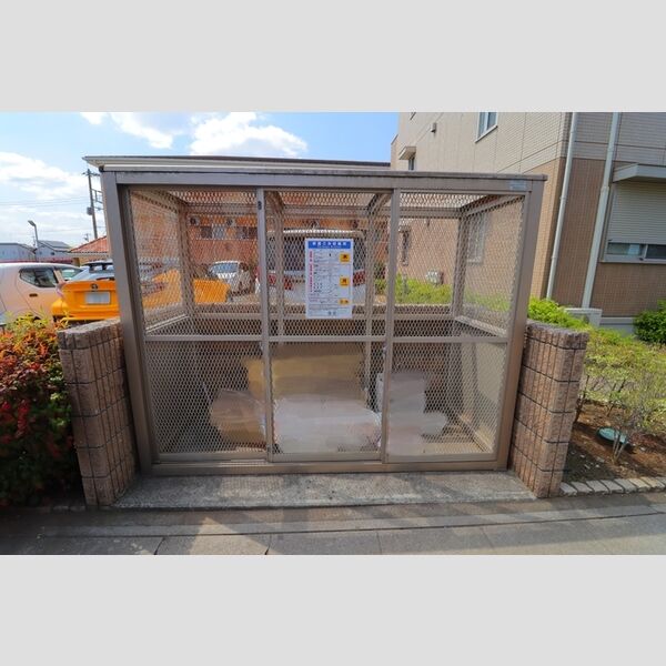 現地周辺 (ゴミストッカー)