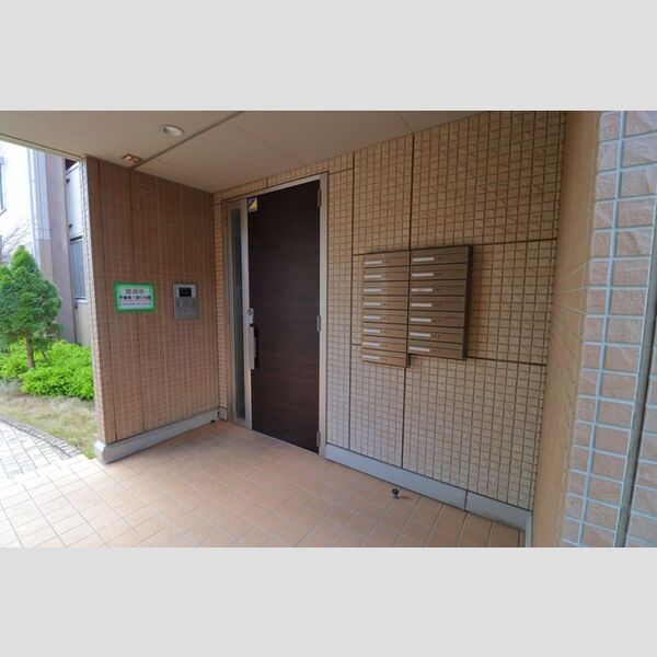 エントランス (エントランス)