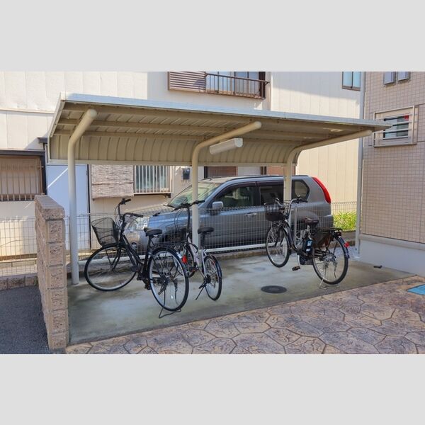 現地周辺 (駐輪場)