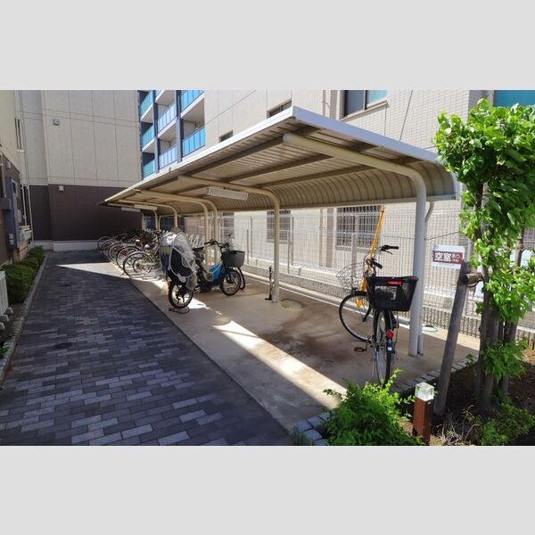 現地周辺 (駐輪場)