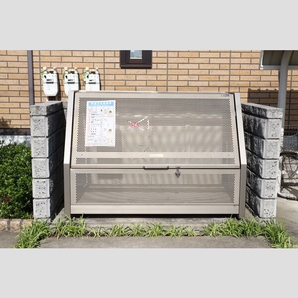 現地周辺 (ゴミストッカー)