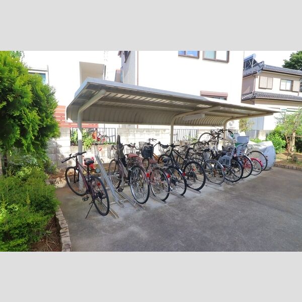 現地周辺 (駐輪場)