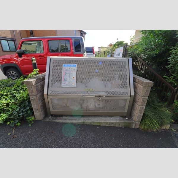 現地周辺 (ゴミストッカー)