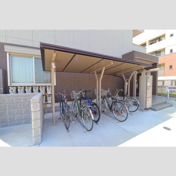 現地周辺 (駐輪場)