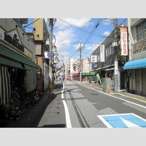 現地周辺 (商店街)