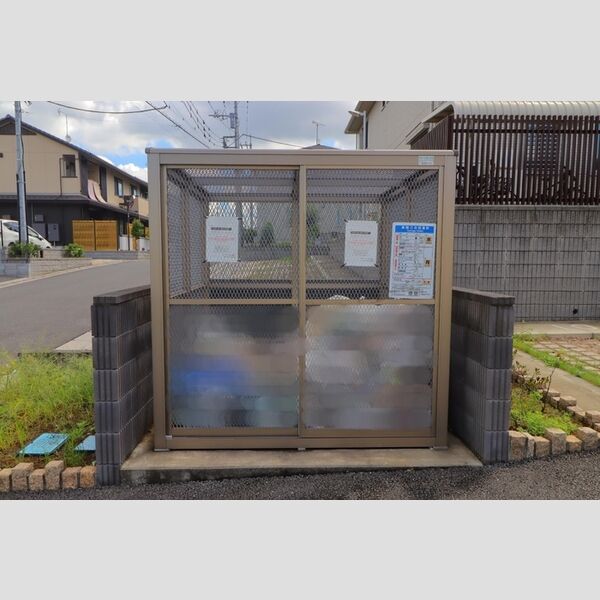 現地周辺 (ゴミ置き場)
