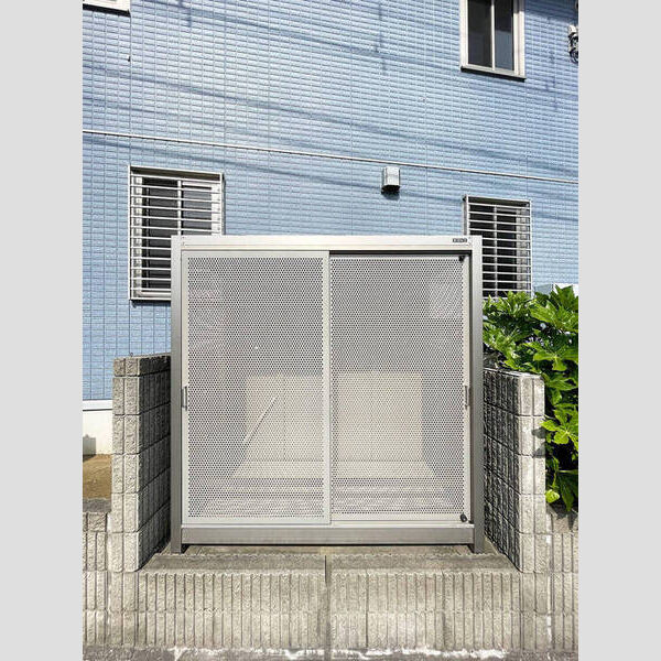 現地周辺 (敷地内ゴミ置き場)