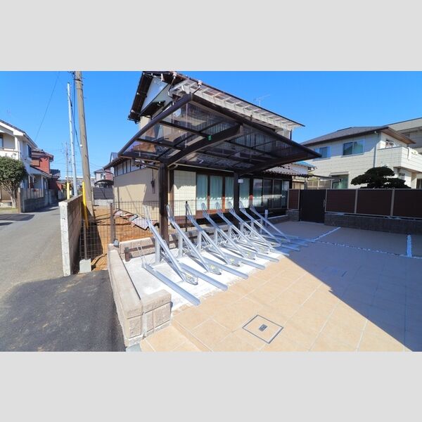 現地周辺 (駐輪場)